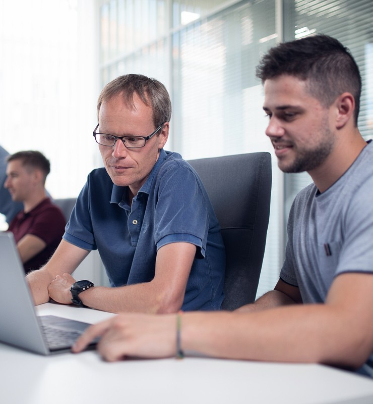 CTO is brainstorming with a cloud architect.